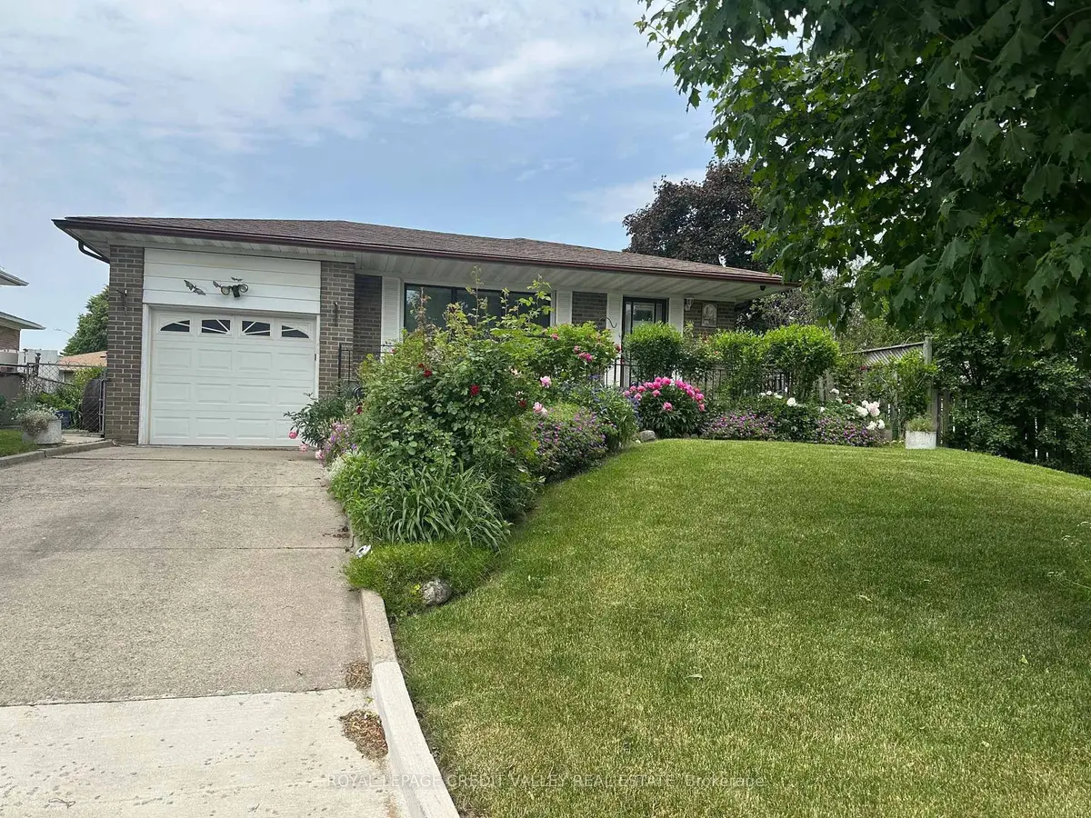 82 Terra Cotta CRES, Brampton, ON L6W 1C1