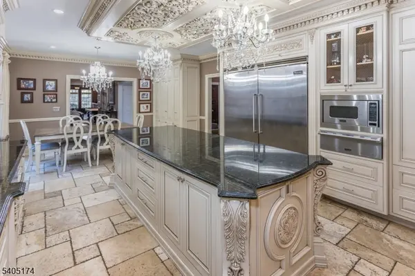 7 Beacon Hill Dr, Chester Twp., NJ 07930