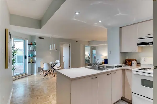 8 Oxford ST #306, Toronto C01, ON M5T 1N9