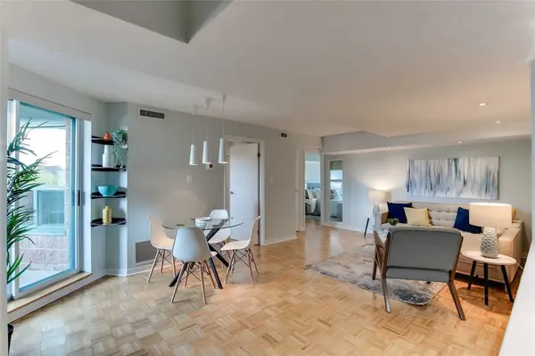 8 Oxford ST #306, Toronto C01, ON M5T 1N9