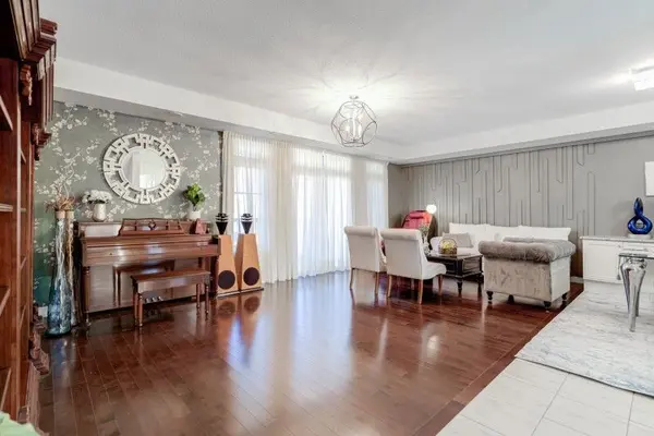 121 Luzon AVE, Markham, ON L6B 1N8