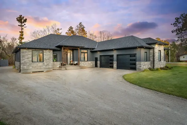 7 Reynolds RD, Tiny, ON L0L 2T0