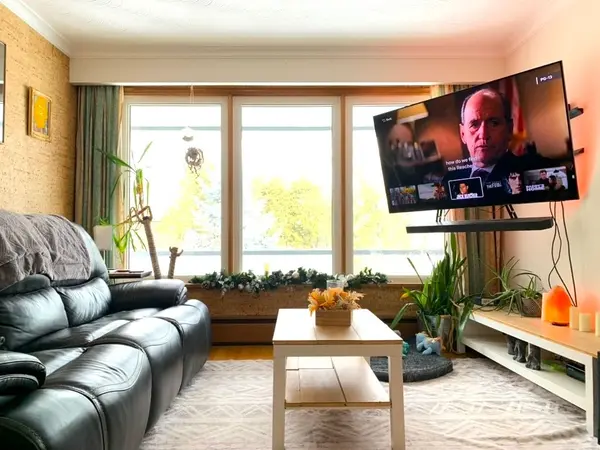 860 Francis RD, Burlington, ON L7T 3Y2