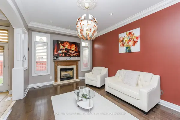 8 Bainsville CIR, Brampton, ON L6P 3A5