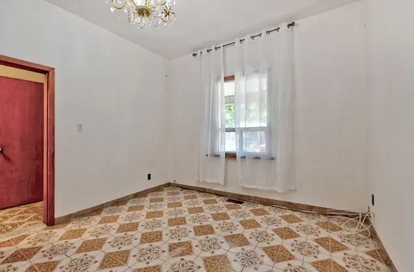 1195 Dovercourt RD, Toronto W02, ON M6H 2Y1