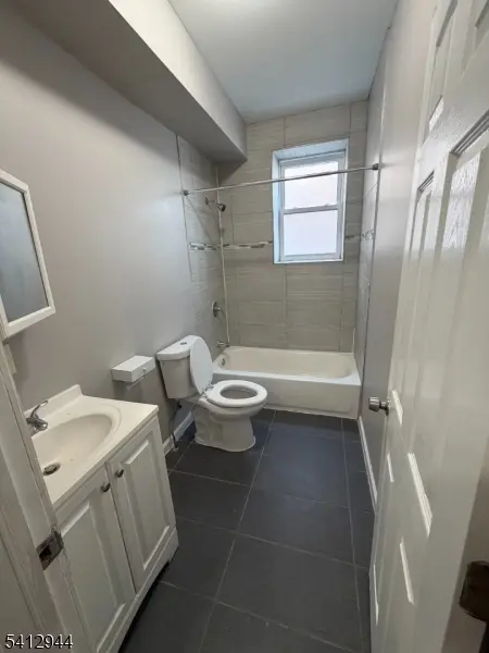 31 Cambridge St, East Orange City, NJ 07018