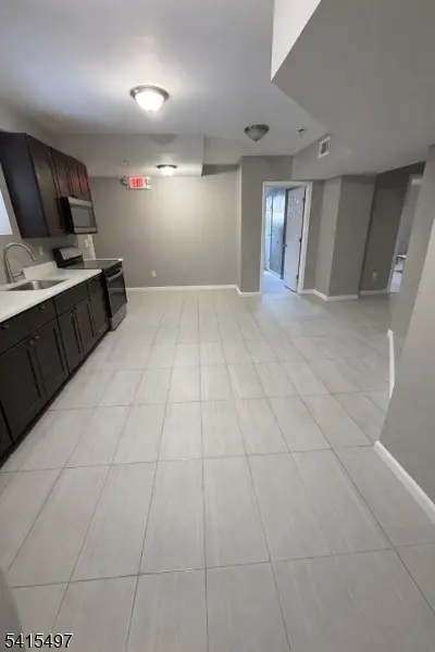 31 Cambridge St, East Orange City, NJ 07018