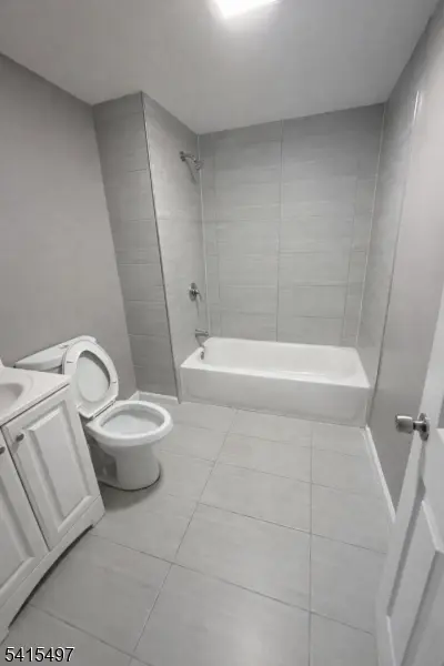 31 Cambridge St, East Orange City, NJ 07018