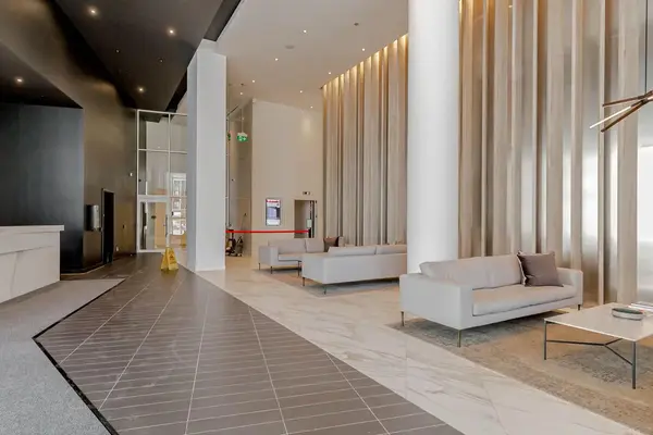 3900 Confederation Pkwy #4003, Mississauga, ON L5B 0M3