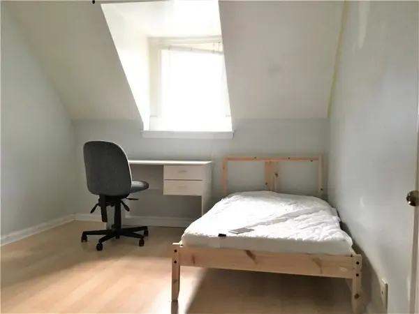 156 Bond ST S, Hamilton, ON L8S 1T2