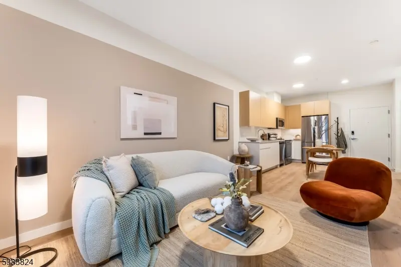 431 Dr Mlk Jr Blvd #306, East Orange City, NJ 07018