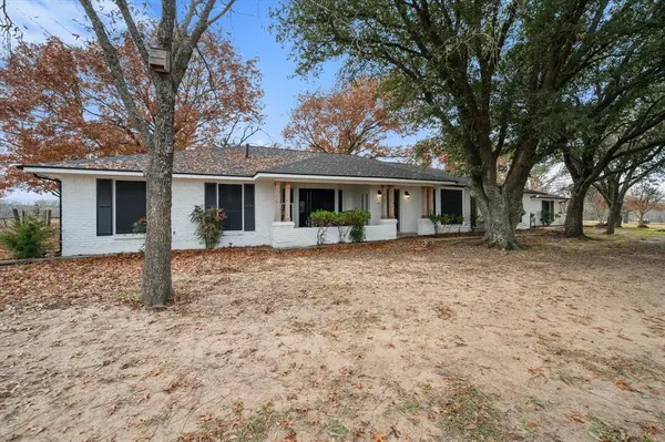 9926 NW County Road 1390, Blooming Grove, TX 76626