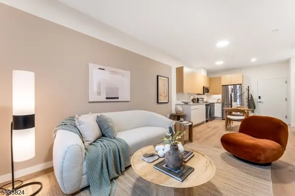 431 Dr Mlk Jr Blvd #306, East Orange City, NJ 07018