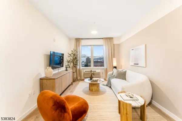 431 Dr Mlk Jr Blvd #306, East Orange City, NJ 07018