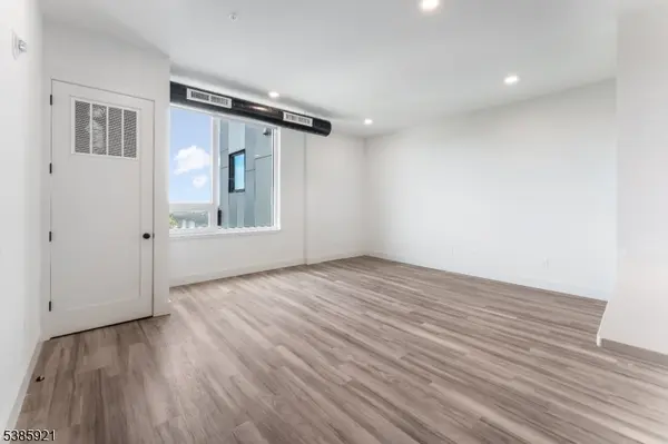 55 Washington St #9D, East Orange City, NJ 07017