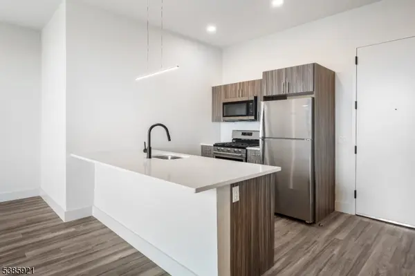 55 Washington St #9D, East Orange City, NJ 07017