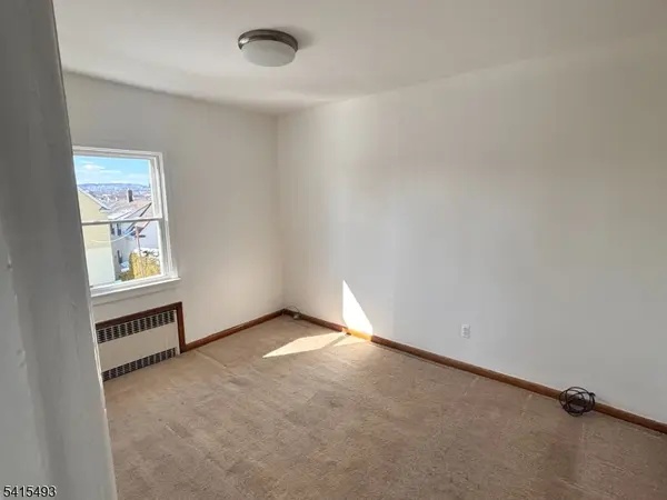 103 Shaw St, Garfield City, NJ 07026