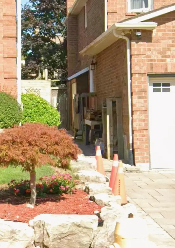 532 A Lightfoot PL, Pickering, ON L1V 5Z7