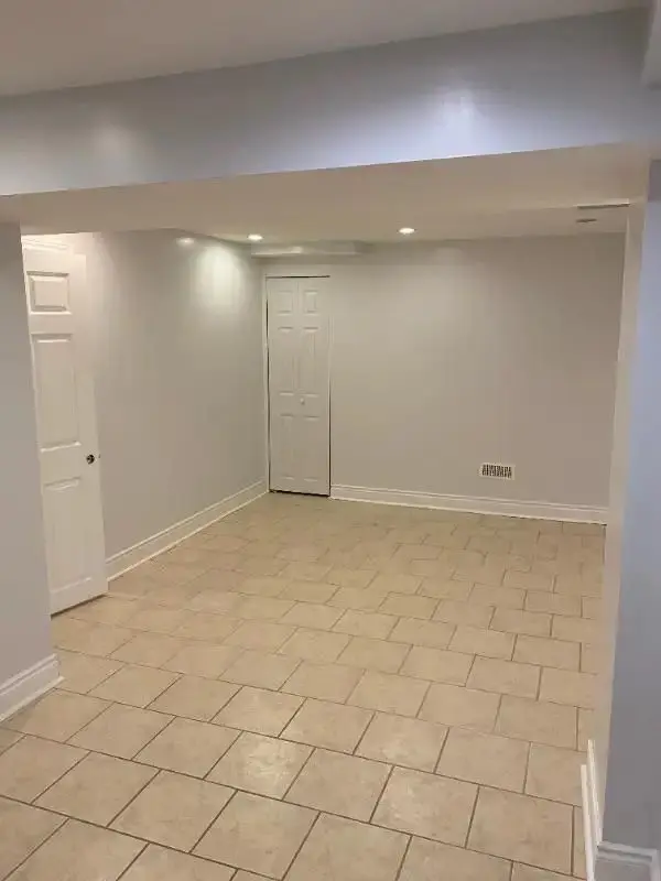 532 A Lightfoot PL, Pickering, ON L1V 5Z7