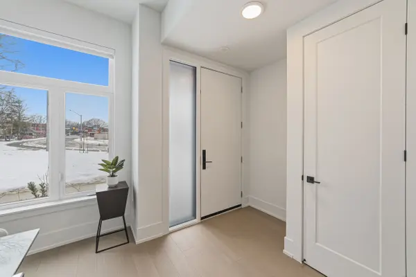 10 Lou Parsons WAY #2, Mississauga, ON L5H 0B2