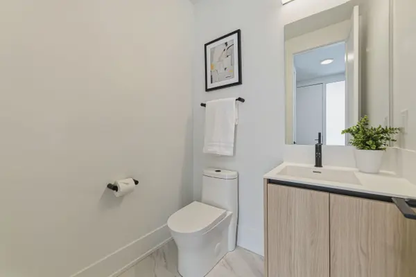 10 Lou Parsons WAY #2, Mississauga, ON L5H 0B2