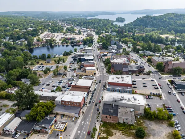 7 Main ST W, Huntsville, ON P1H 2C5