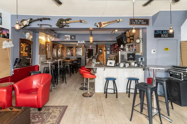 7 Main ST W, Huntsville, ON P1H 2C5