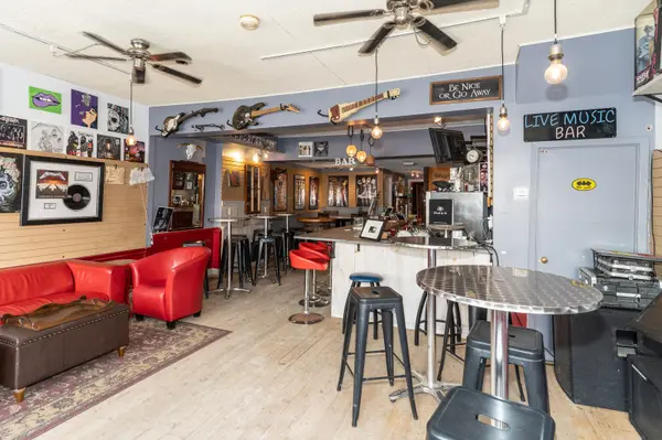 7 Main ST W, Huntsville, ON P1H 2C5