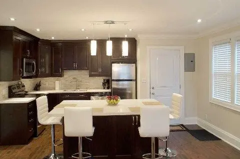 3048A Bloor ST W #2, Toronto W08, ON M8X 1C4