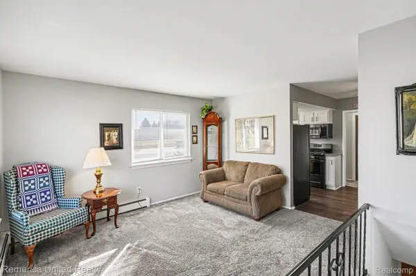 61035 11 Mile RD #1, South Lyon, MI 48178