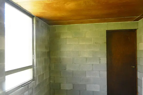 1A York ST, Newbury, ON N0L 1Z0