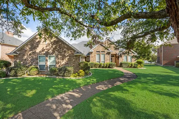 2302 Southbay Circle, Rowlett, TX 75088