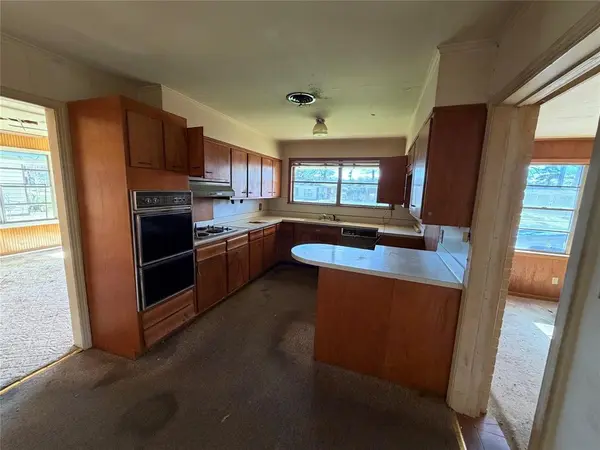 915 Pine Tree Drive, Shreveport, LA 71106