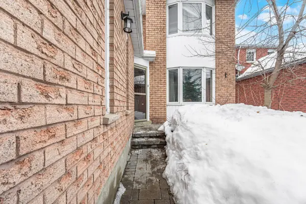 44 Carruthers CRES, Barrie, ON L4M 6A6