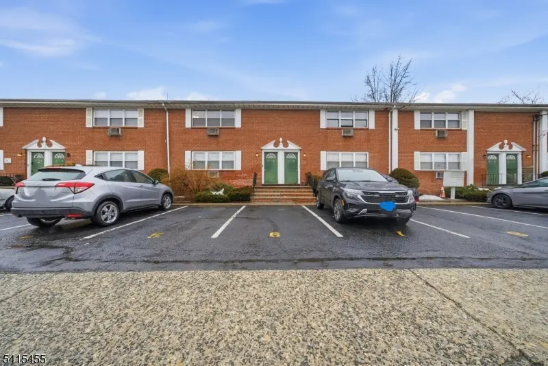 1 Dahnert Park Ln #6, Garfield City, NJ 07026