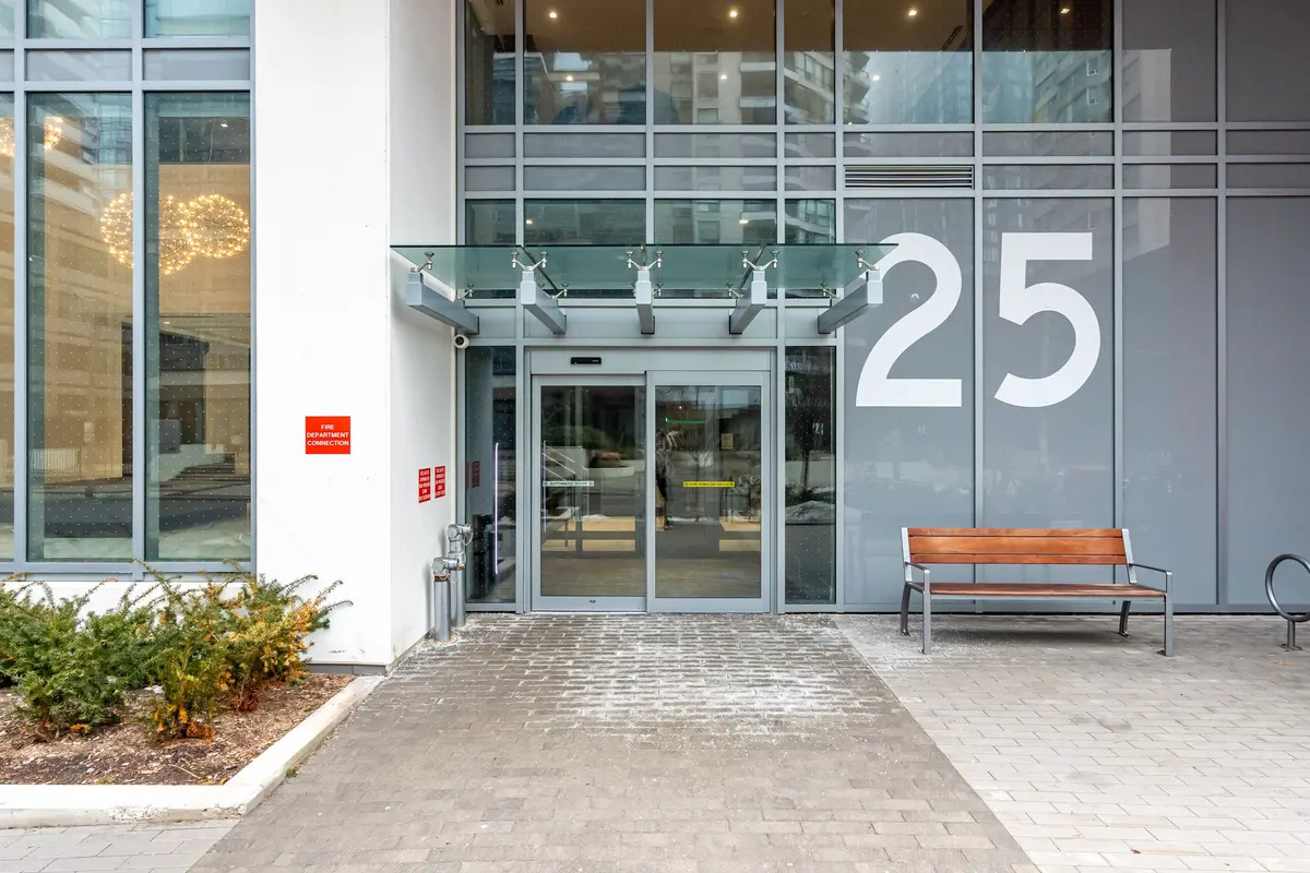 25 Holly ST #2206, Toronto C10, ON M4S 0E3