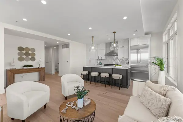 156 N Center Unit 201, Northville, MI 48167