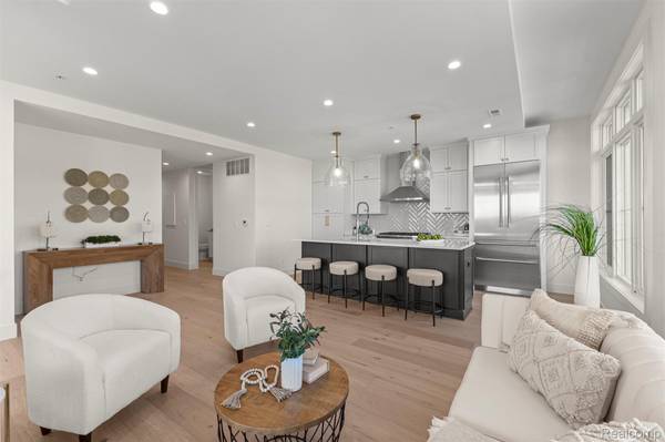 156 N Center Unit 201, Northville, MI 48167