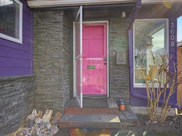 3608 SE CENTER ST, Portland, OR 97202