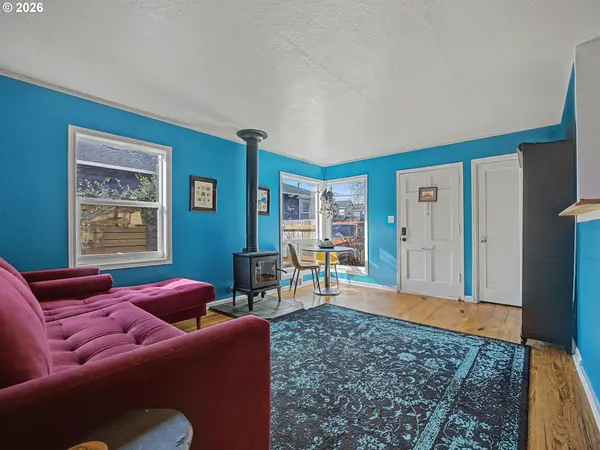 3608 SE CENTER ST, Portland, OR 97202