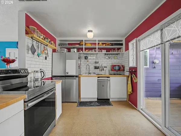 3608 SE CENTER ST, Portland, OR 97202