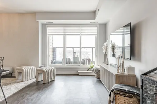 555 William Graham DR #244, Aurora, ON L4G 7C4