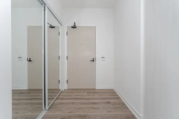 195 Commerce ST #4806, Vaughan, ON L4K 0P9