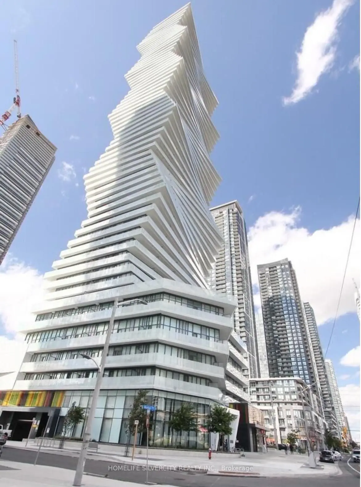 3900 Confederation Pkwy #2908, Mississauga, ON L5B 0M3