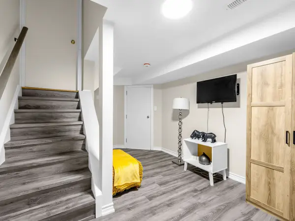 30 Root CRES, Ajax, ON L1T 4J8