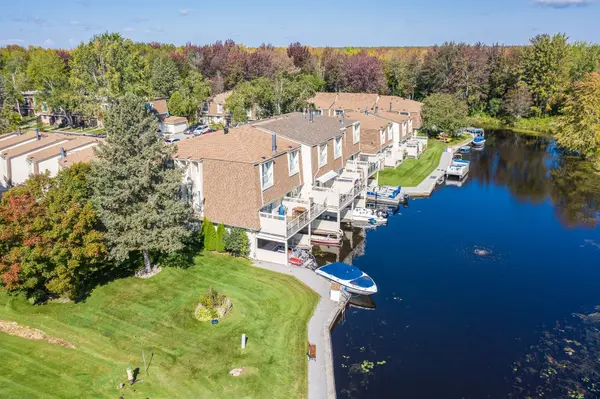 4 Paradise BLVD W #6, Ramara, ON L0K 1B0