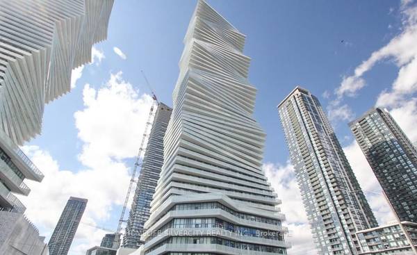 3900 Confederation Pkwy #2908, Mississauga, ON L5B 0M3