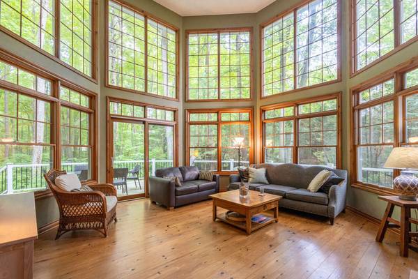 10221 Shoreline DR, Lambton Shores, ON N0M 1T0