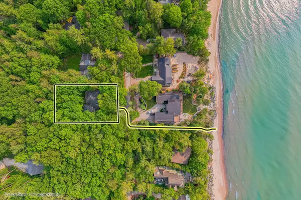 10221 Shoreline DR, Lambton Shores, ON N0M 1T0