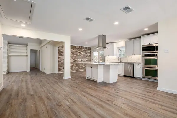 10521 Sandpiper Lane, Dallas, TX 75230